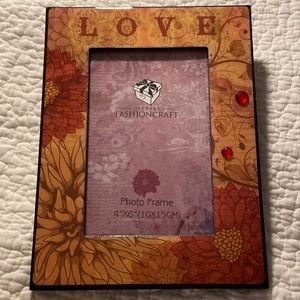 Picture frame 4x6 never used offers welcome! Bundles welcome.